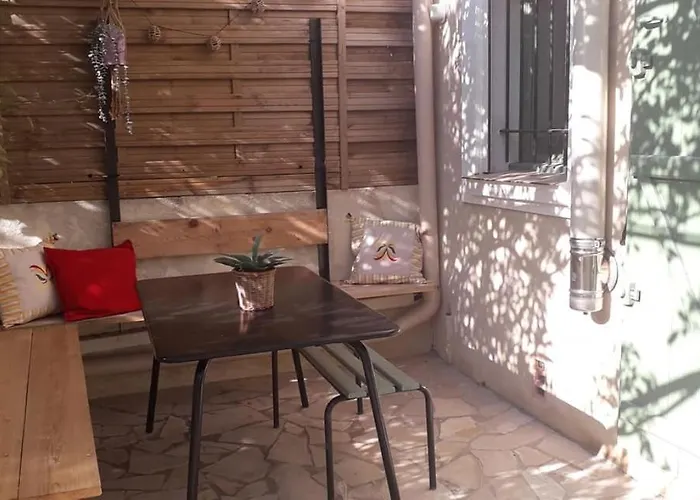 Les Figues Et Les Cigales Hyères